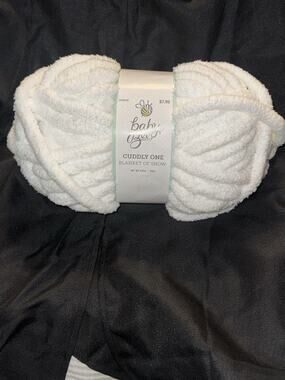 New Baby Bee Cuddly One Blanket Of Snow Crochet Knit Knitting Yarn￼
